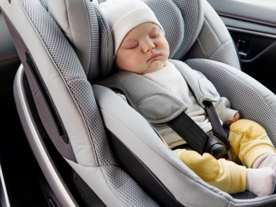 La silla de auto para bebé a contramarcha más segura